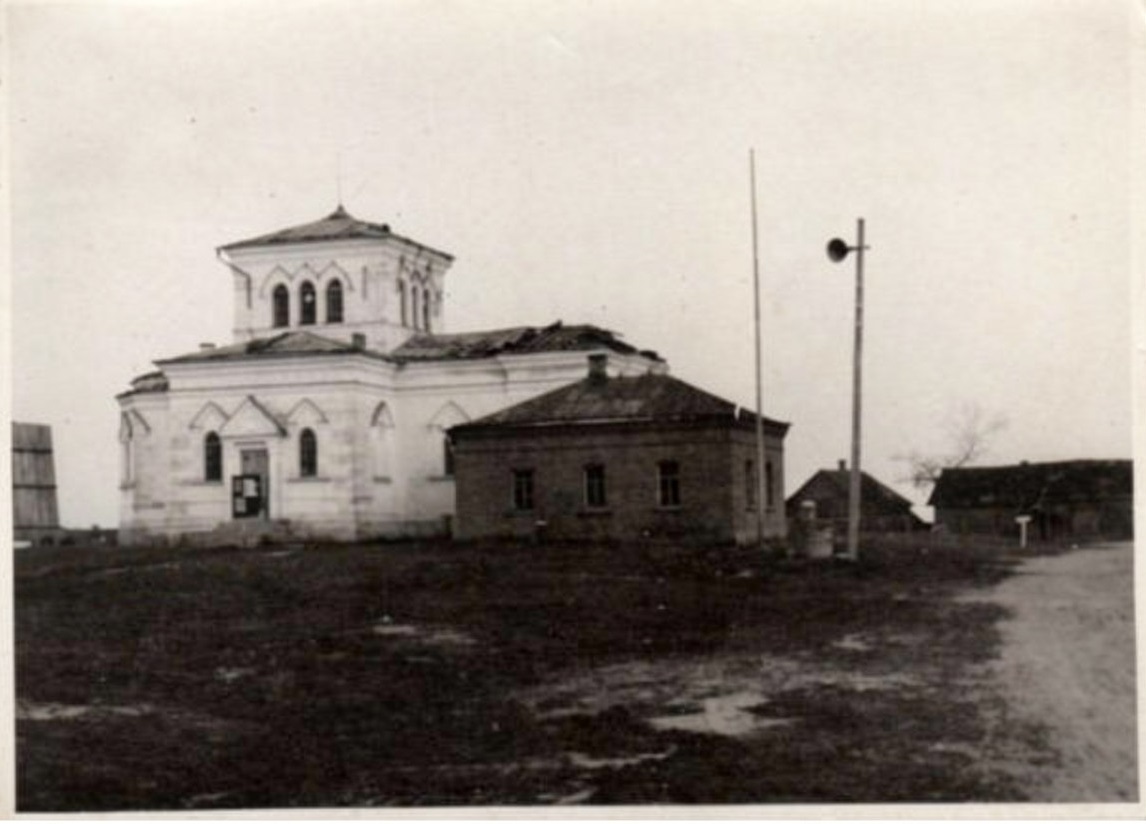 Вид с северо-западной стороны. Фото 1941 г. с аукциона e-bay.de, архивная фотография. Церковь Вознесения Господня, Милославичи (Климовичский район, Беларусь, Могилёвская область)