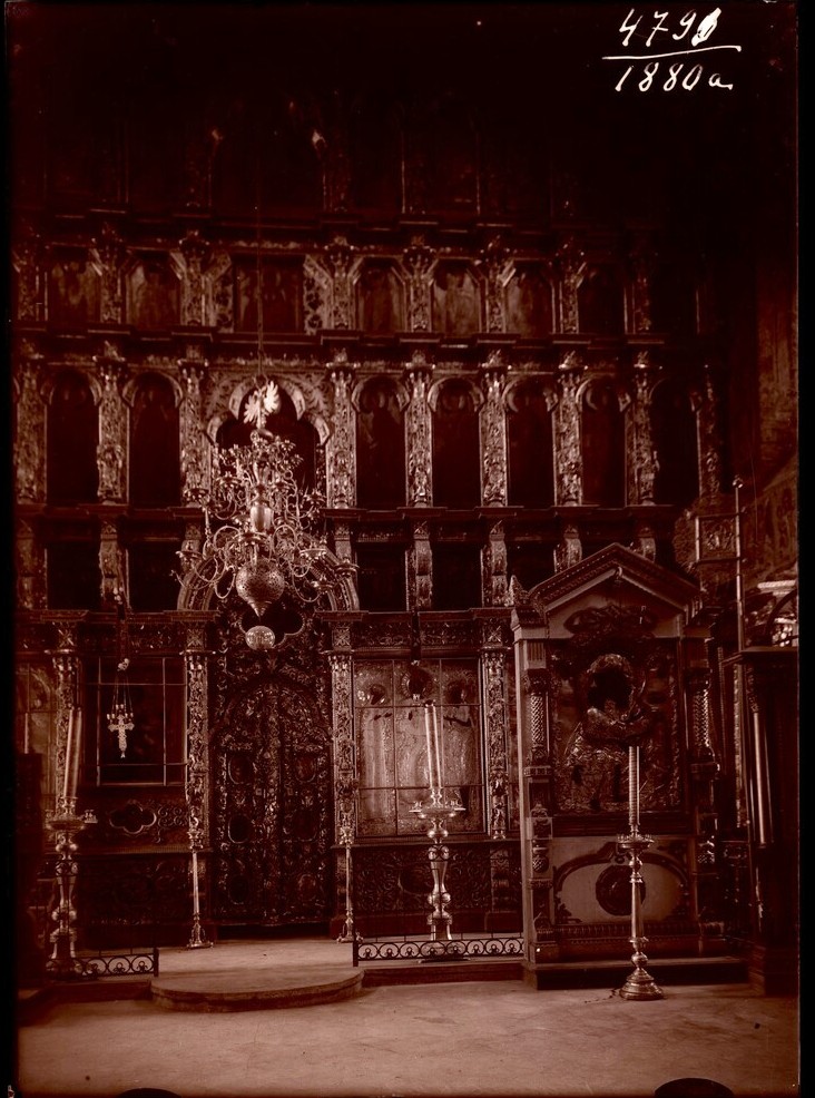 Церковь Рождества Христова (Николы Мокрого) на Дебре (старая), Кострома (Кострома, город, Костромская область). архивная фотография, Интерьер.Иконостас. Фото 1920-х гг. из фондов Костромского музея-заповедника. (ГК № 63828240)