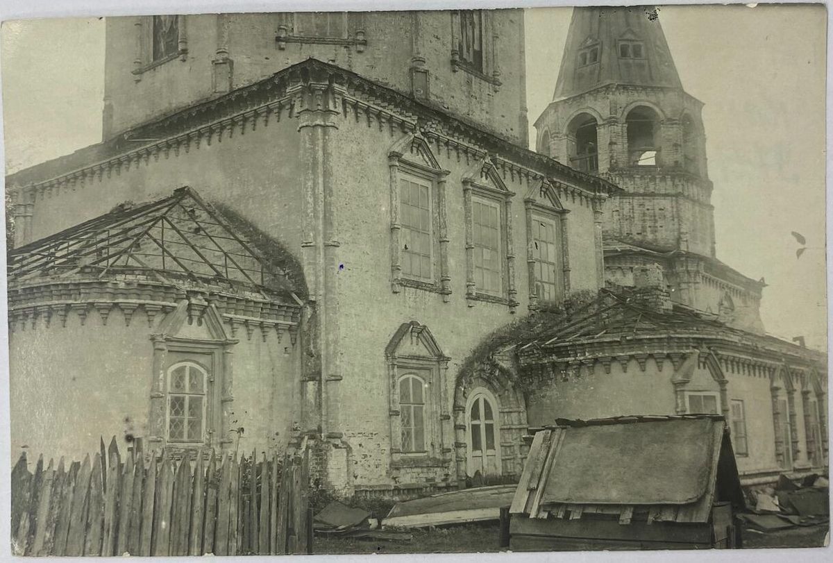 Внешний вид во время разборки. Фото 1935 г. из фондов Костромского музея-заповедника. (ГК № 66573072), архивная фотография. Церковь Рождества Христова (Николы Мокрого) на Дебре (старая), Кострома (Кострома, город, Костромская область)