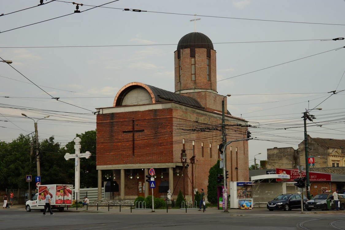 Тимишоара. Церковь Рождества Пресвятой Богородицы и Всех Святых. фасады