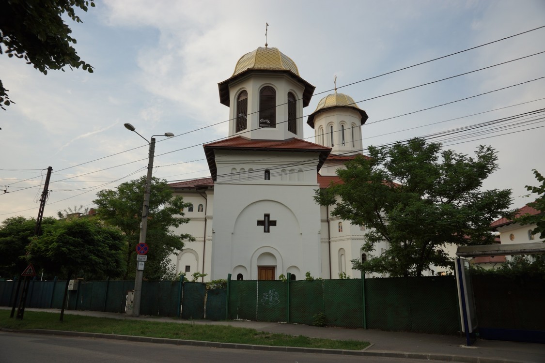 Тимишоара. Церковь Параскевы Сербской. фасады