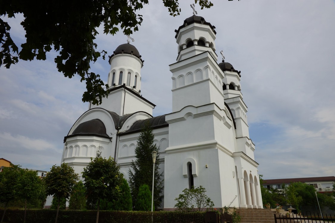 Тимишоара. Церковь Успения Пресвятой Богородицы. фасады