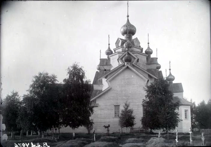 Церковь Николая Чудотворца, Ошта (Оштинский погост) (Вытегорский район, Вологодская область). архивная фотография, Вид южного фасада. Фото 1920-х гг. из коллекции ГНИМА (https://goskatalog.ru/portal/#/collections?id=13015126)