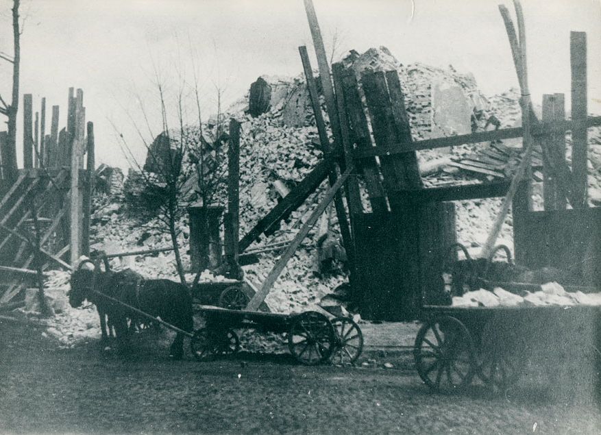 Иркутск. Церковь Тихвинской иконы Божией Матери. архивная фотография, Руины храма после взрыва, 1932 г.