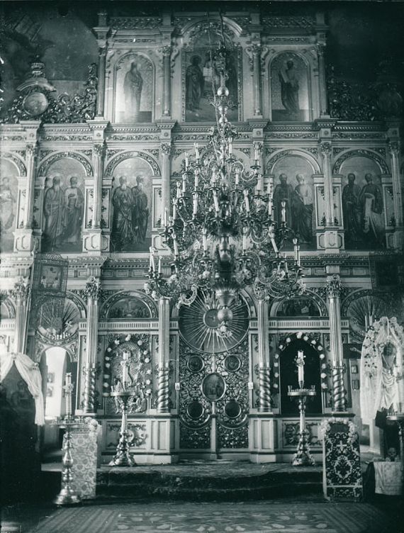 Церковь Тихвинской иконы Божией Матери, Иркутск (Иркутск, город, Иркутская область). архивная фотография, Иконостас, фото начала ХХ в.