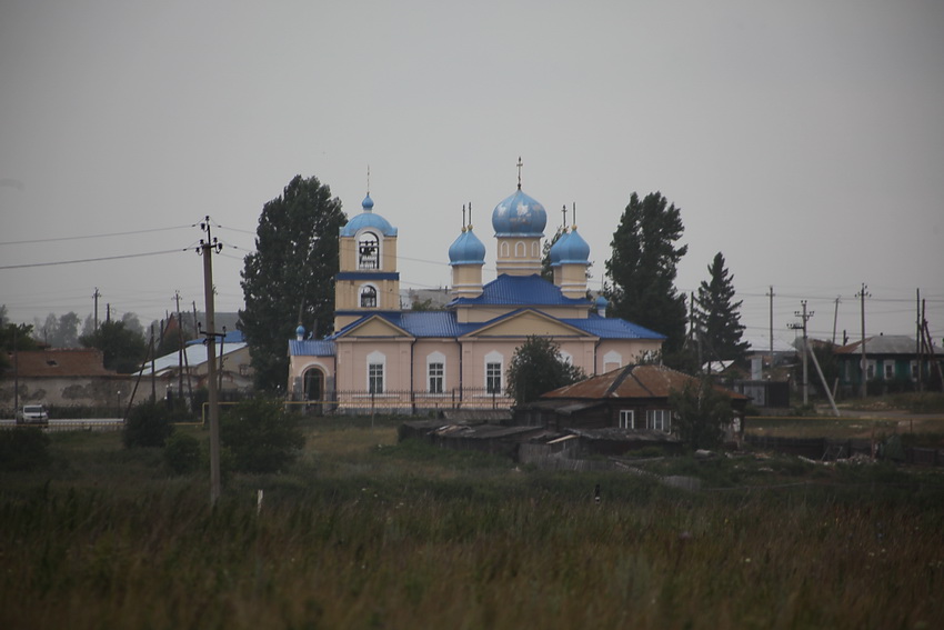 Кочкарь. Церковь Вознесения Господня. общий вид в ландшафте, Вид с автодороги Пласт - Демарино