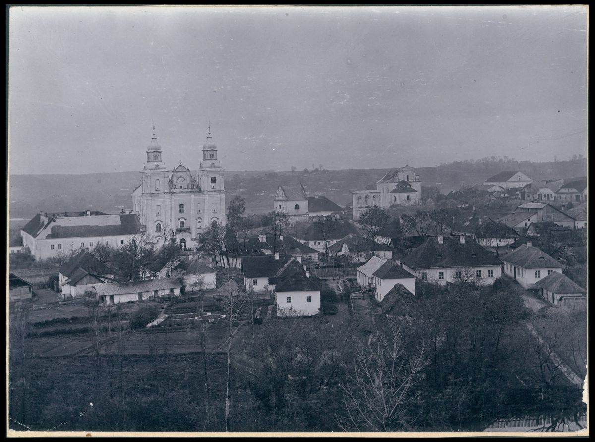 Збараж. Церковь Успения Пресвятой Богородицы. архивная фотография, Фото 1905г. Церковь справа. Польская национальная электронная библиотека