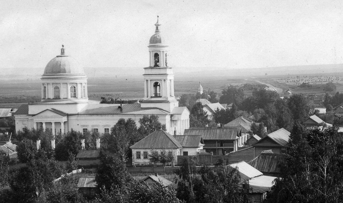 Уржум. Часовня Вознесения Господня. архивная фотография, Купол часовни за Казанским храмом