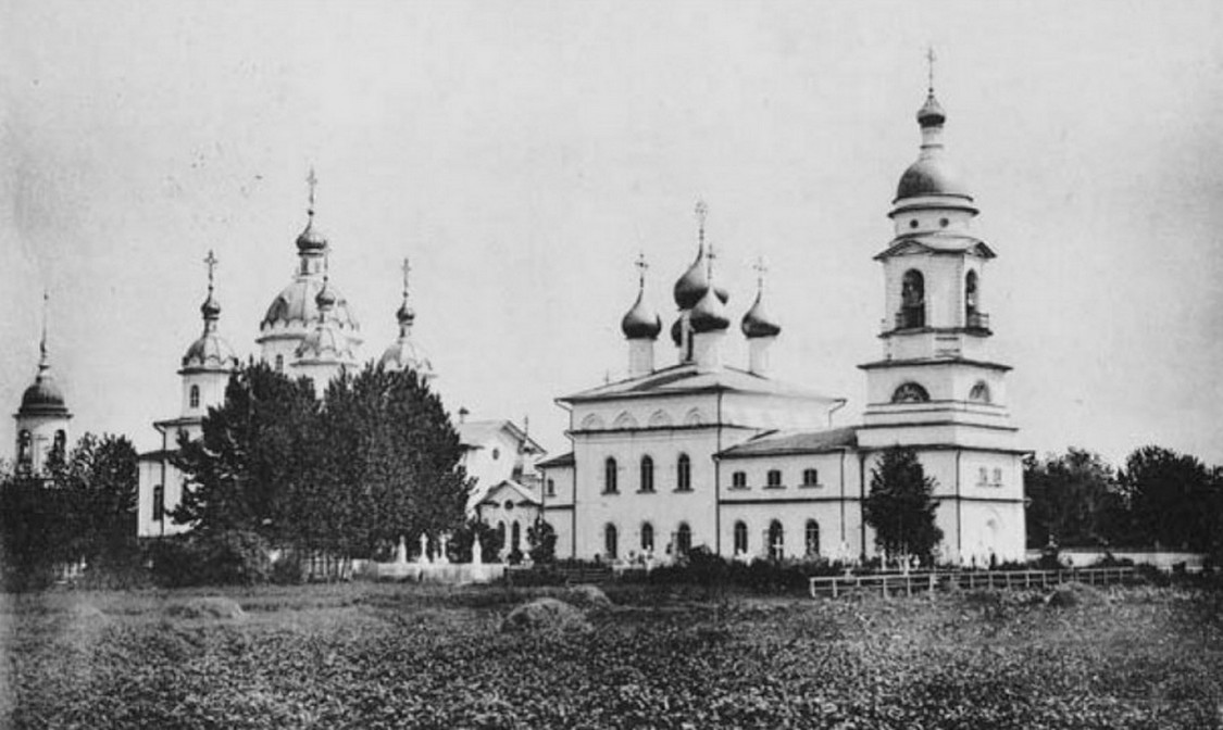Свято-Духов мужской монастырь, Вологда (Вологда, город, Вологодская область). архивная фотография, Церковь Иконы Божией Матери Знамение,(слева)Собор Сошествия Святого Духа(справа) Фото П. Павлова 1912 с сайта http://www.booksite.ru/