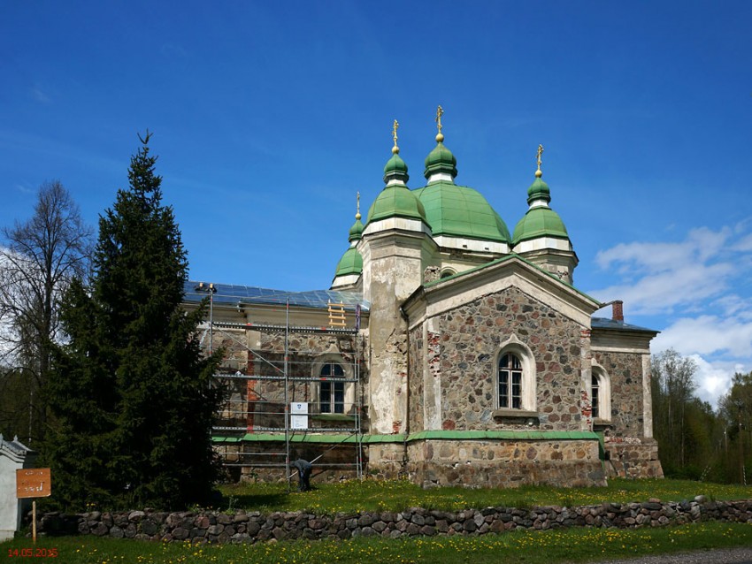 Церковь Троицы Живоначальной, Кыпу (Пярнумаа, Эстония). фасады