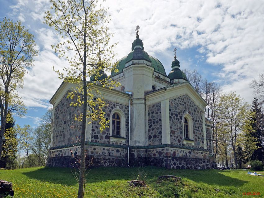 Церковь Троицы Живоначальной, Кыпу (Пярнумаа, Эстония). фасады