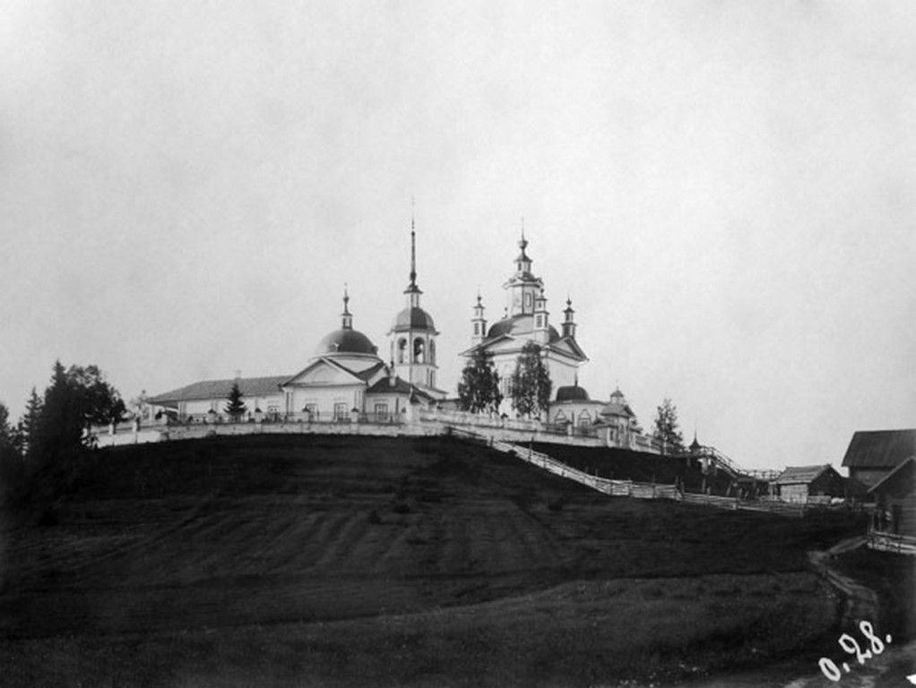 Церковь Николая Чудотворца, Николо-Чалово, урочище (Солигаличский район, Костромская область). архивная фотография, Храмовый комплекс с. Николо–Чалово. Николаевская (слева) и Богородицерождественская (справа) церкви. Фото С.А. Орлова с https://pastvu.com/p/212005