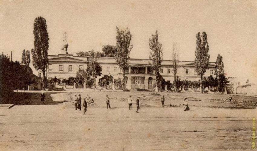 Церковь Покрова Пресвятой Богородицы при архиерейском доме, Кишинёв (Кишинёв, Молдова). архивная фотография, Фото с сайта http://oldchisinau.com/zdaniya-i-pamyatniki/zdaniya-i-ulicy-starye-fotografii/?nggpage=8