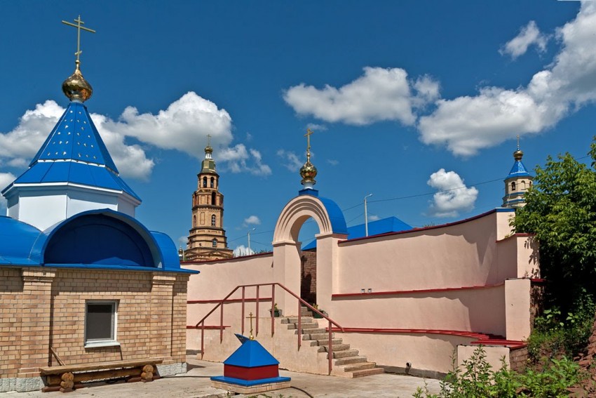 Покровка. Николаевский мужской монастырь. фасады, Святой источник