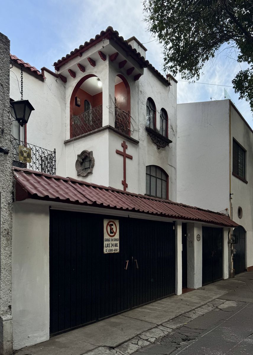 Вид вдоль ул. Дунай, фасады. Троицкий монастырь, Мехико (Мексика, Прочие страны)