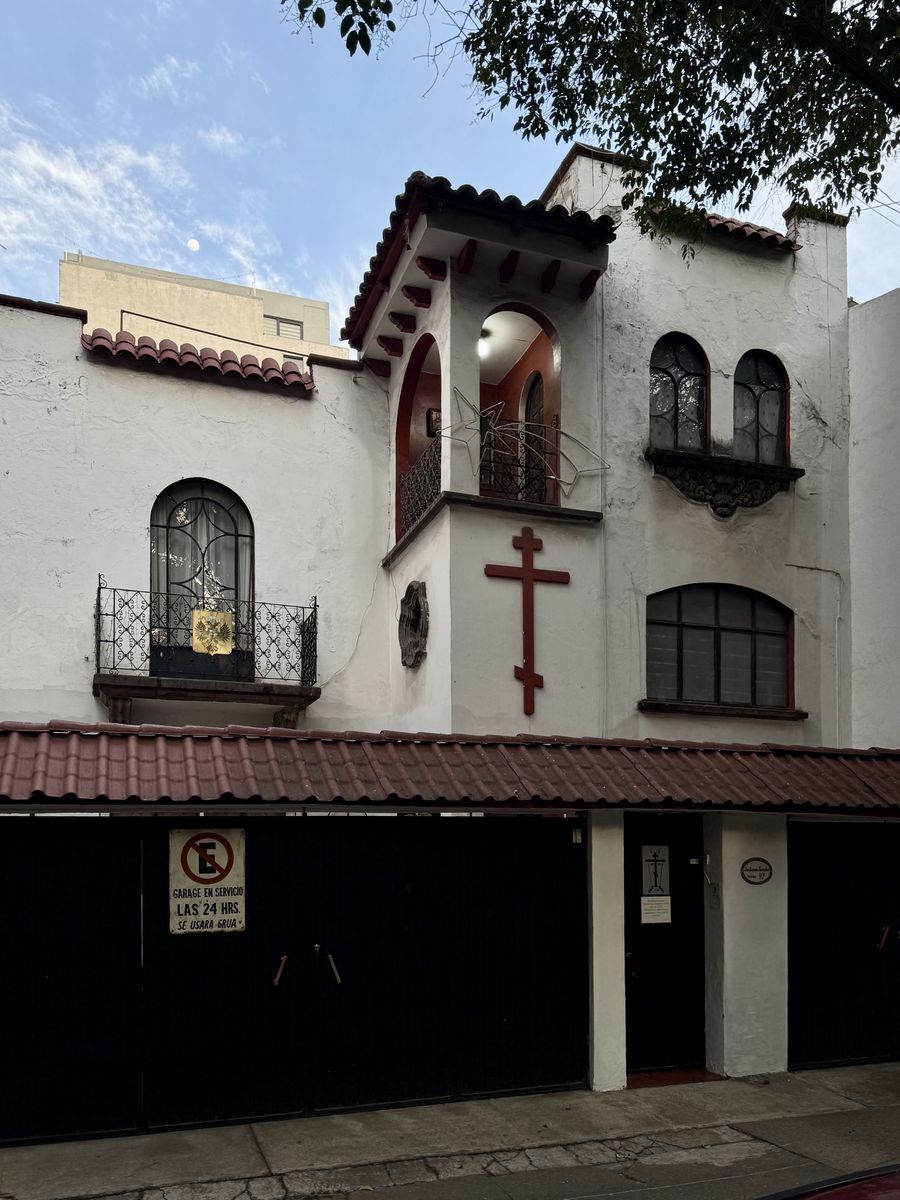 Ворота монастыря, фасады. Троицкий монастырь, Мехико (Мексика, Прочие страны)