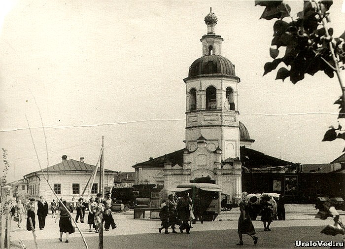 Курган. Церковь Троицы Живоначальной (старая). архивная фотография, 1956 г. с сайта http://uraloved.ru/goroda-i-sela/kurganskaya-oblast/kurganskaya-troitskaya-cerkov