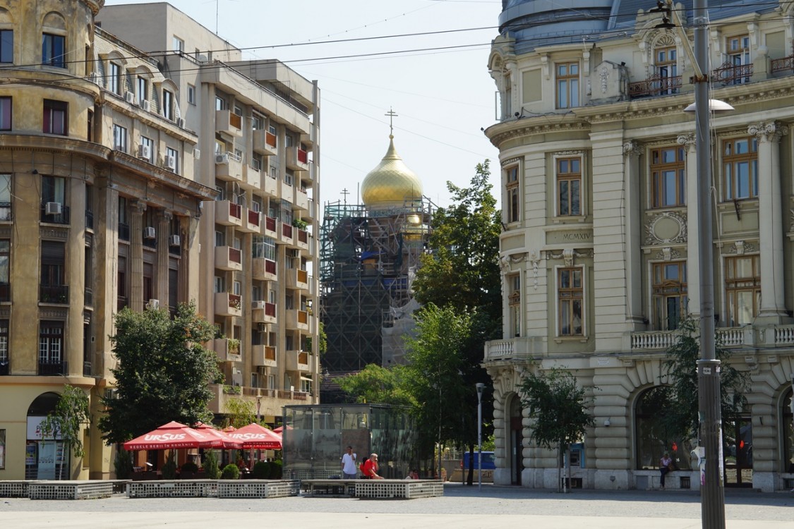 Бухарест, Сектор 3. Церковь Николая Чудотворца. общий вид в ландшафте