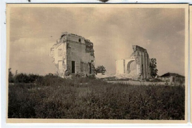 Остатки руин собора. Фото 1942 г. с аукциона e-bay.de, архивная фотография. Собор Богоявления Господня, Старый Оскол (Старооскольский район, Белгородская область)