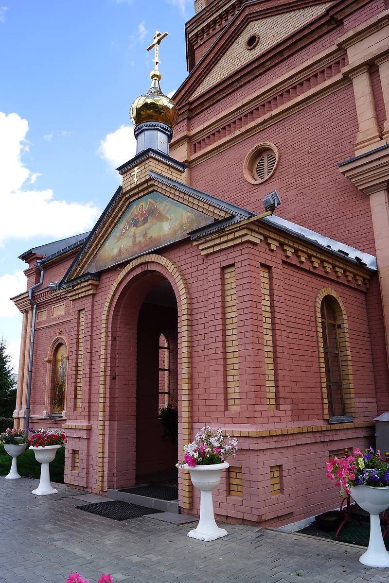 Вход в храм., архитектурные детали. Церковь Михаила Архангела, Шарлык (Шарлыкский район, Оренбургская область)