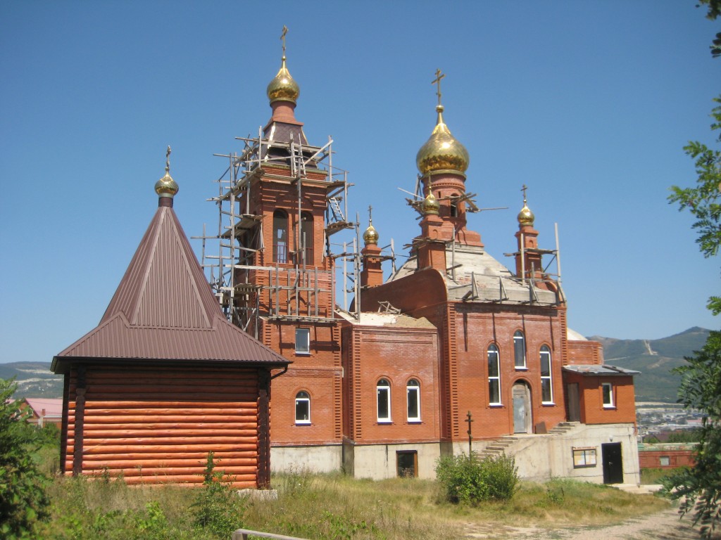 Цемдолина. Церковь Александра Невского. фасады