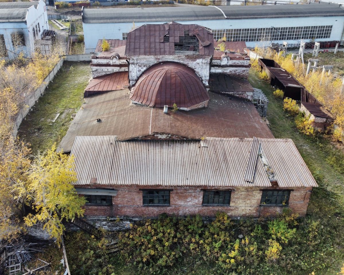 Церковь Успения Пресвятой Богородицы, Касли (Каслинский район, Челябинская область). дополнительная информация, С восточной стороны пристрой советского времени