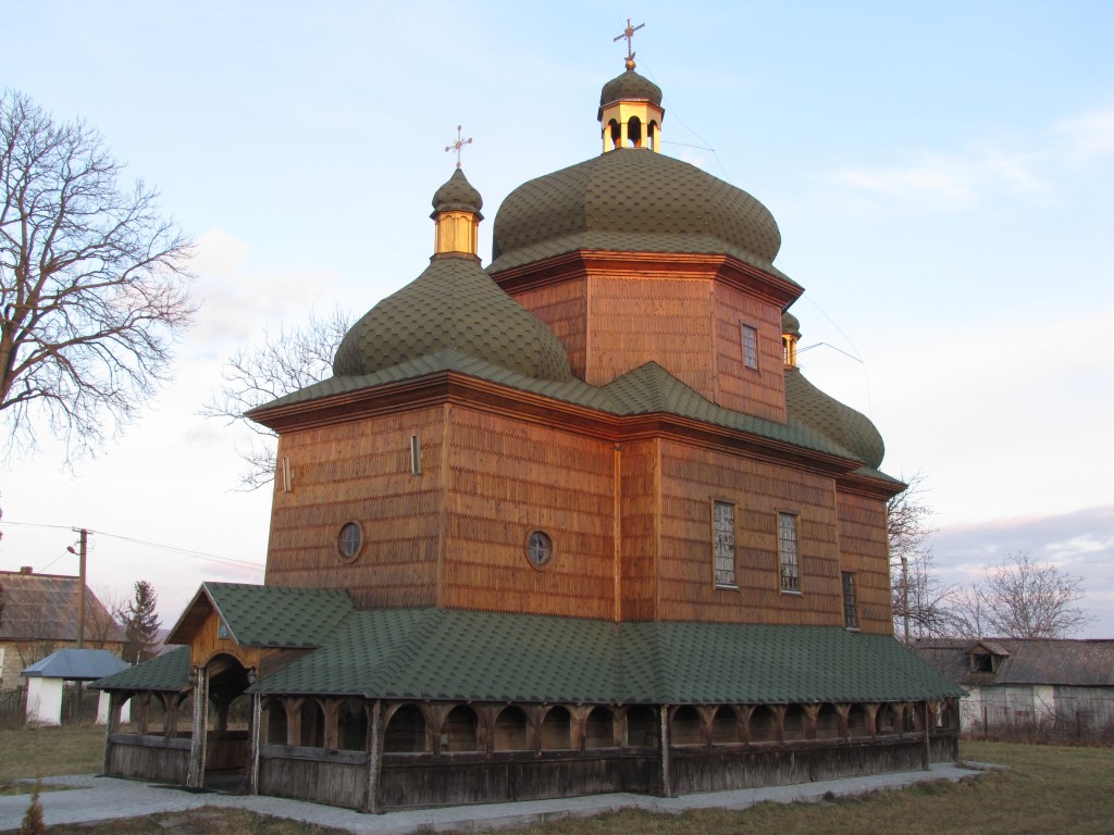 Церковь Николая Чудотворца, Сасов (Золочевский район, Украина, Львовская область). фасады