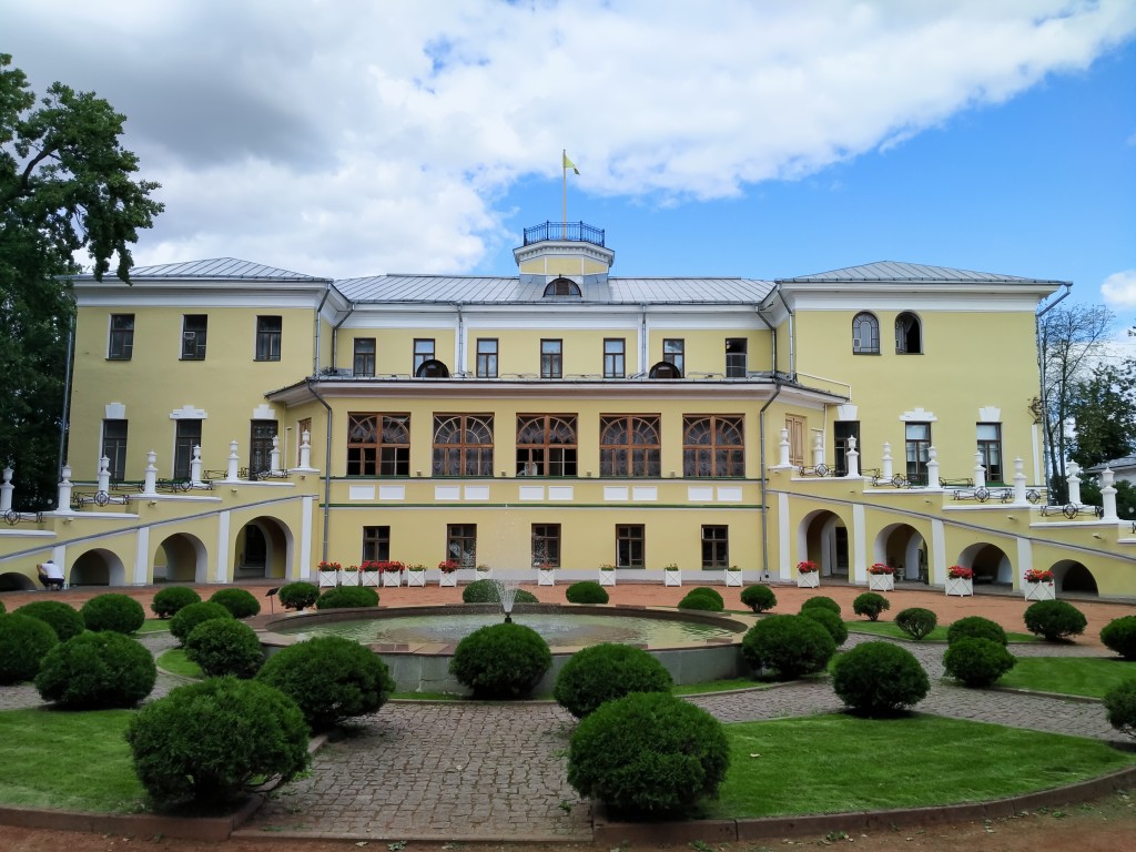 Ярославль. Домовая церковь Алексия, митрополита Московского при бывшем доме губернатора. фасады