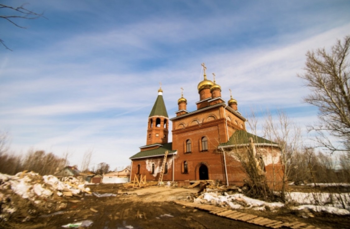 Приволжский район. Церковь Илии Пророка в Борисково. фасады, Установленные купола на храм