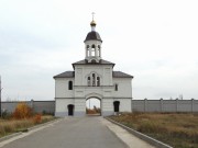 Вознесенский женский монастырь. Часовня Иоанна Предтечи в Святых вратах, Вид храма и святых врат с территории монастыря.<br>, Дубовка, Дубовский район, Волгоградская область