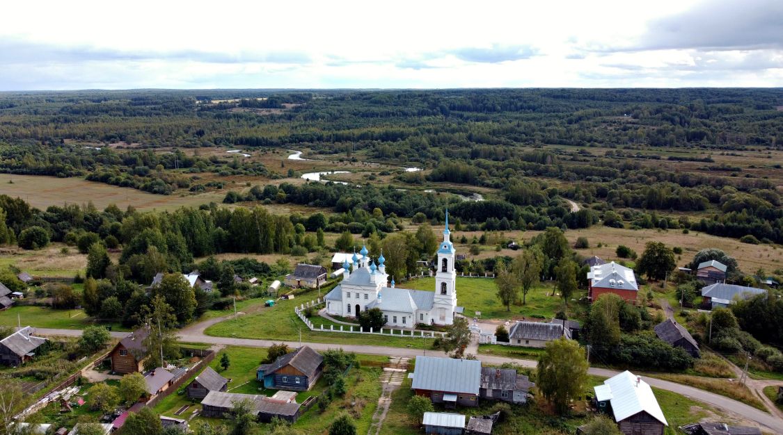Монастырь Царственных страстотерпцев, Домнино (Сусанинский район, Костромская область). общий вид в ландшафте