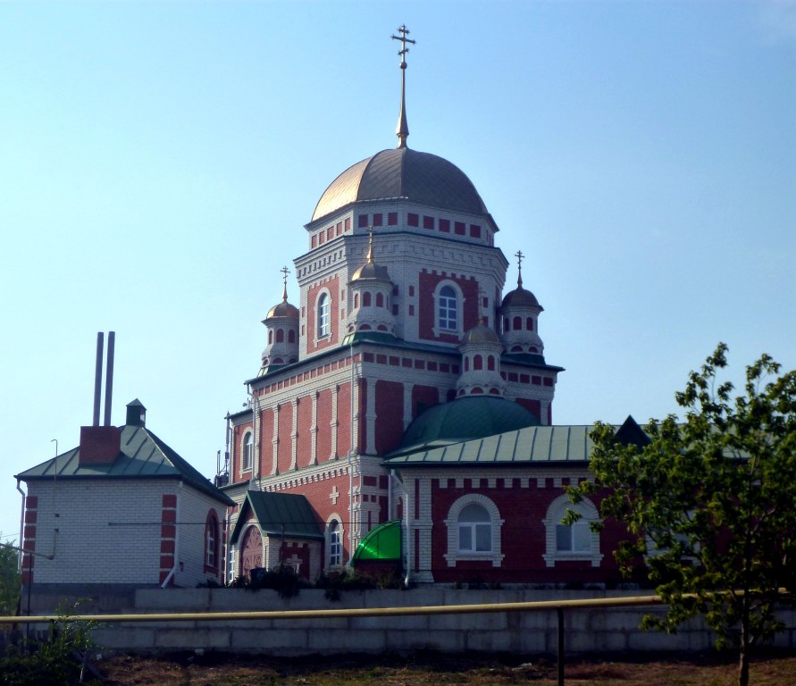 Новоульяновск. Церковь Троицы Живоначальной. фасады