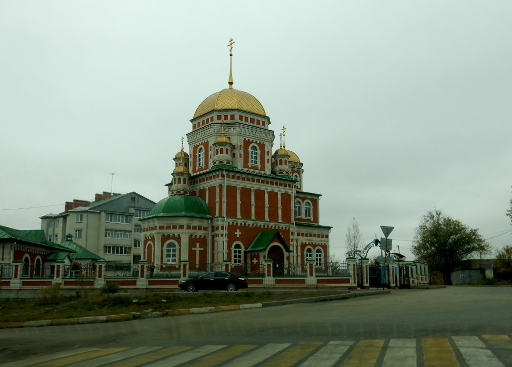 Новоульяновск. Церковь Троицы Живоначальной. общий вид в ландшафте
