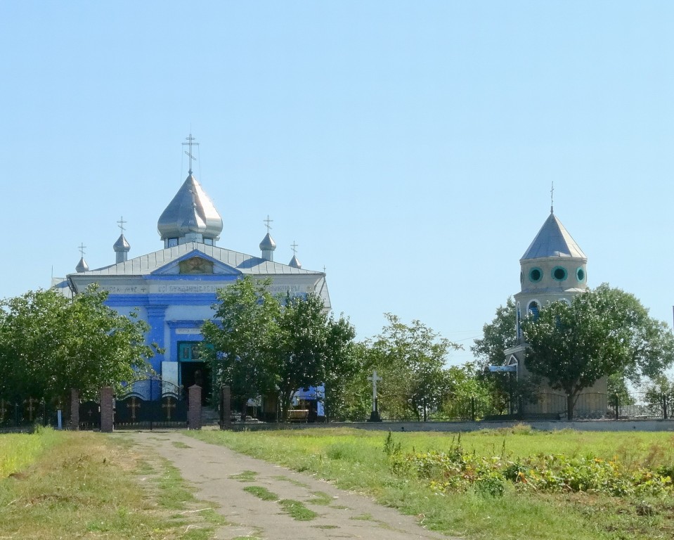 Церковь Покрова Пресвятой Богородицы, Песчаный Брод (Вознесенский район, Украина, Николаевская область). общий вид в ландшафте