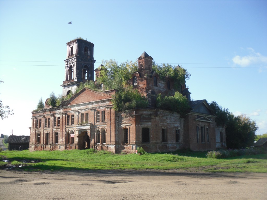 Дуброво. Церковь Георгия Победоносца. общий вид в ландшафте, Вид с юго- восточной стороны