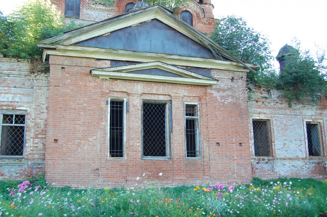 Дуброво. Церковь Георгия Победоносца. архитектурные детали, Алтарная апсида