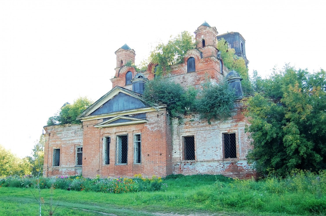 Церковь Георгия Победоносца, Дуброво (Оханский район, Пермский край). фасады, Вид храма с северо- восточной стороны