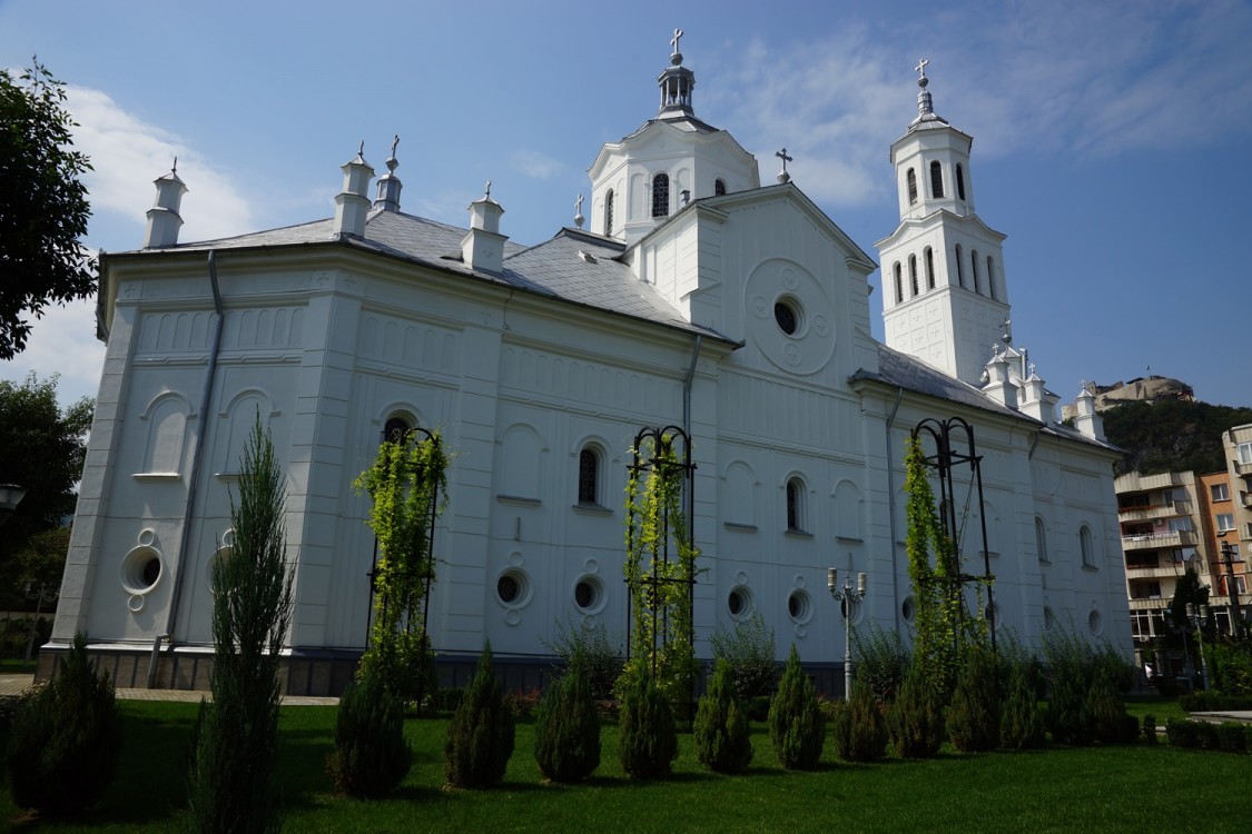 Кафедральный собор Николая Чудотворца, Дева (Хунедоара, Румыния). фасады
