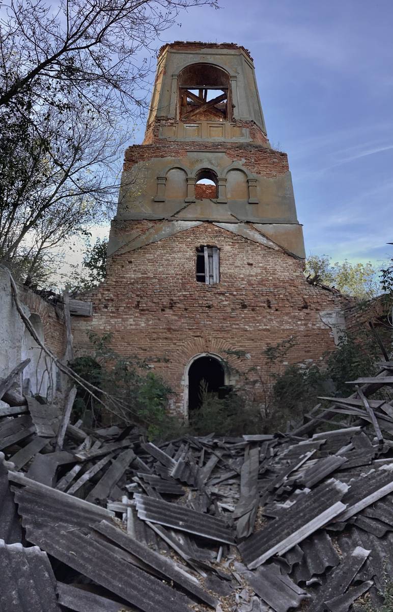 Вид с востока, фасады. Церковь Казанской иконы Божией Матери, Пеньшино (Верховский район, Орловская область)
