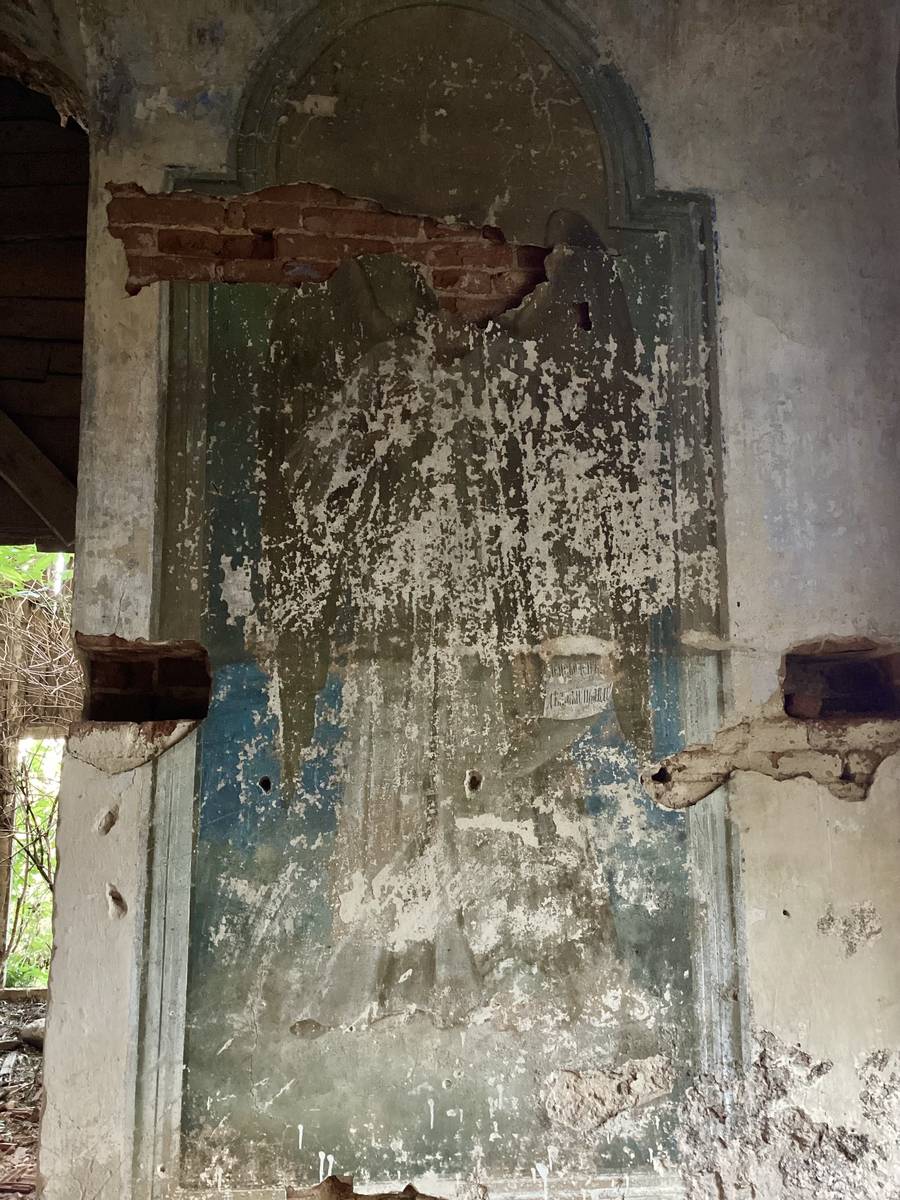 Фреска "Архангел" на северной стене притвора, интерьер и убранство. Церковь Казанской иконы Божией Матери, Пеньшино (Верховский район, Орловская область)