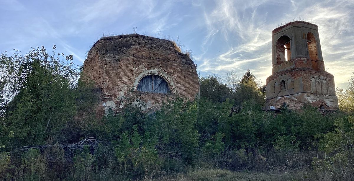 Вид с северо-востока, фасады. Церковь Казанской иконы Божией Матери, Пеньшино (Верховский район, Орловская область)