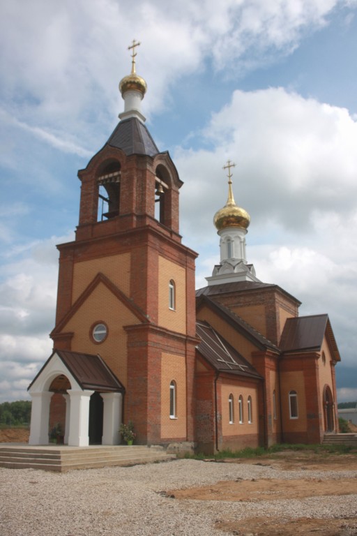 Церковь Царственных страстотерпцев, Кремёнки (Жуковский район, Калужская область). фасады