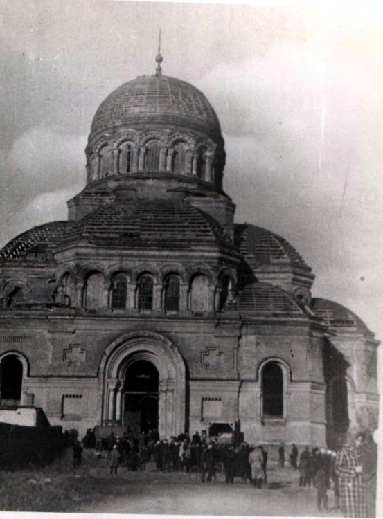 Церковь Троицы Живоначальной, Бобров (Бобровский район, Воронежская область). архивная фотография, Частная коллекция. Фото 1950-х годов
