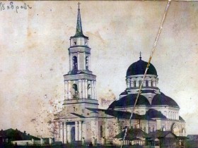 Бобров. Церковь Троицы Живоначальной