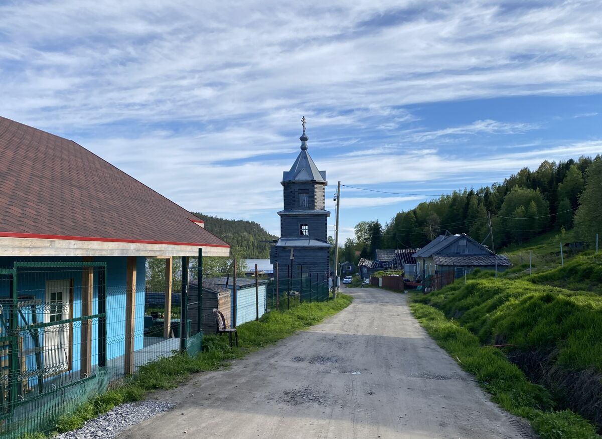 Церковь Воскресения Христова (старая), Умба (Терский район, Мурманская область). фасады, Вид с севера в перспективе улицы