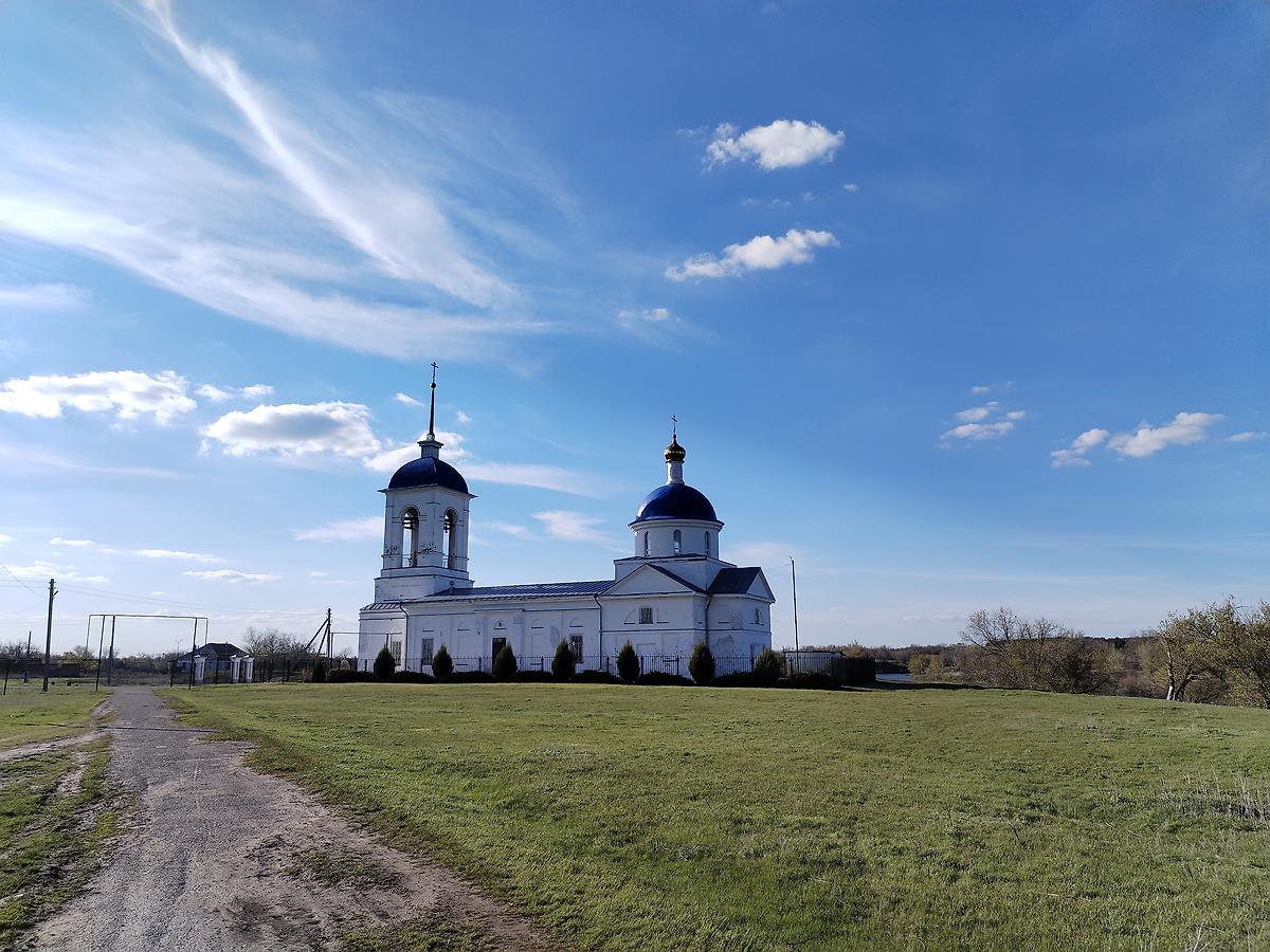 общий вид в ландшафте. Церковь Николая Чудотворца, Дьяковка (Краснокутский район, Саратовская область)