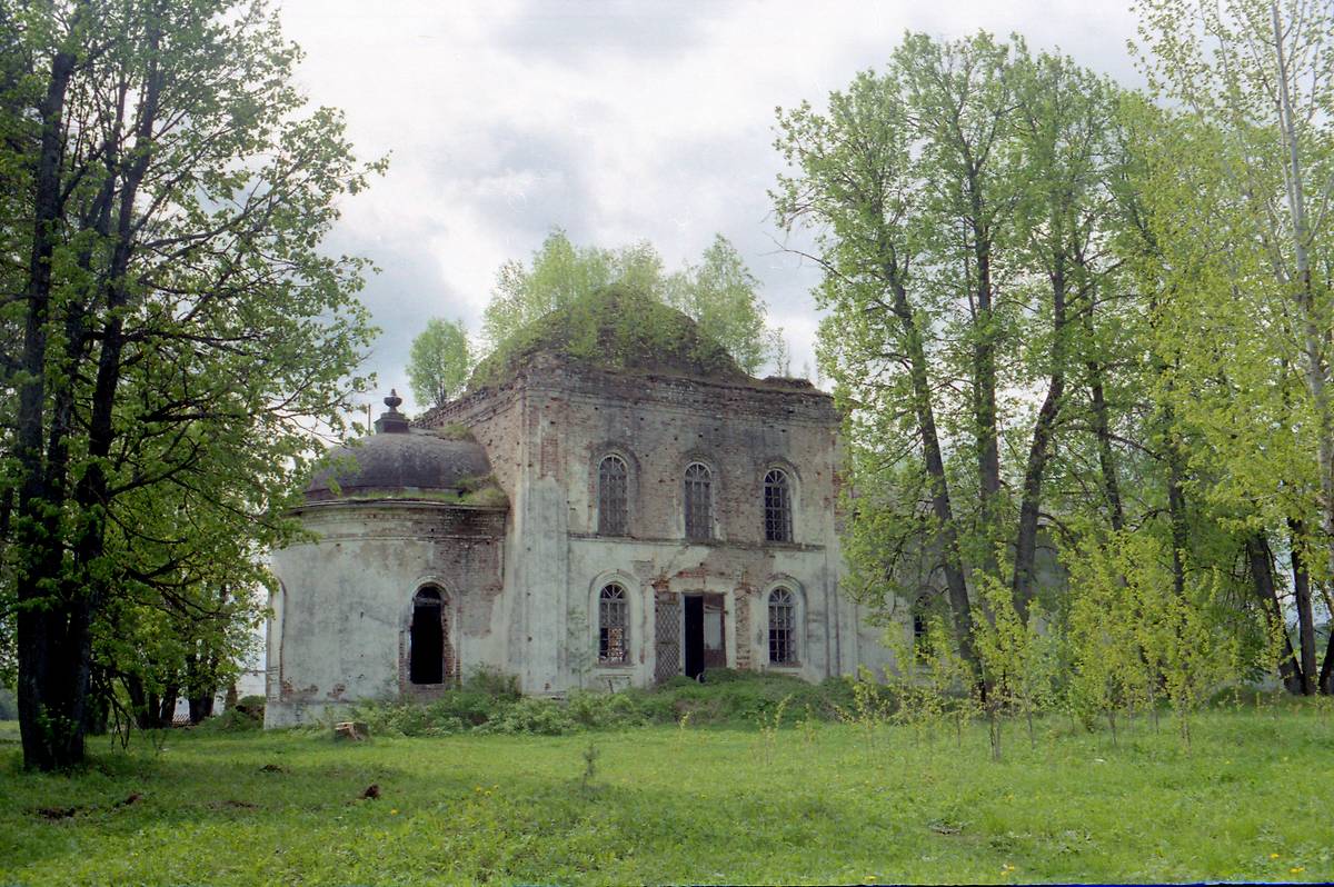 фасады. Церковь Воскресения Христова, Леушинская (Верховажский район, Вологодская область)