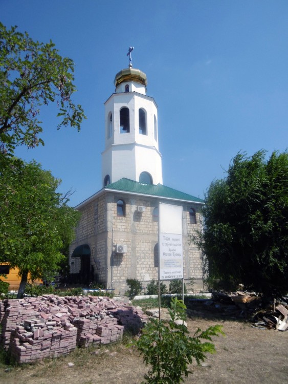 Береговое. Церковь Троицы Живоначальной. фасады, Вид церкви с Керченского шоссе