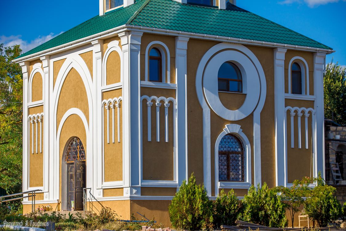 Церковь Троицы Живоначальной, Береговое (Феодосия, город, Республика Крым). архитектурные детали
