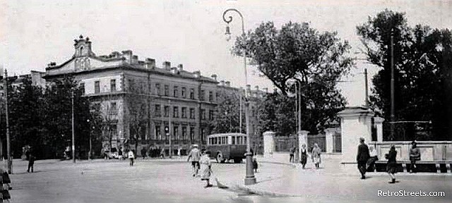 Домовая церковь Ольги равноапостольной при больнице св. Ольги для неизлечимых больных, Центральный район (Санкт-Петербург, г. Санкт-Петербург). архивная фотография, Фото с сайта http://retrostreets.com/rossiya/sankt-peterburg/ploshchad-proletarskoy-diktatury